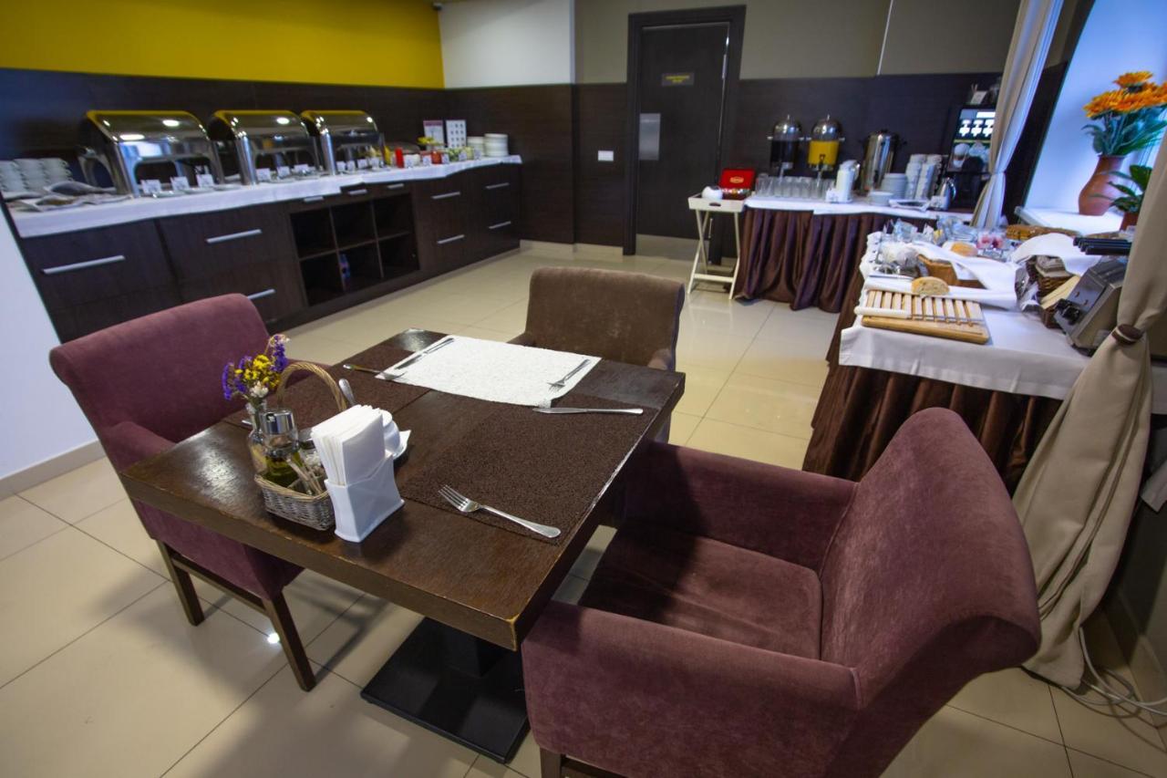 Optima Cherkasy Hotel Buitenkant foto