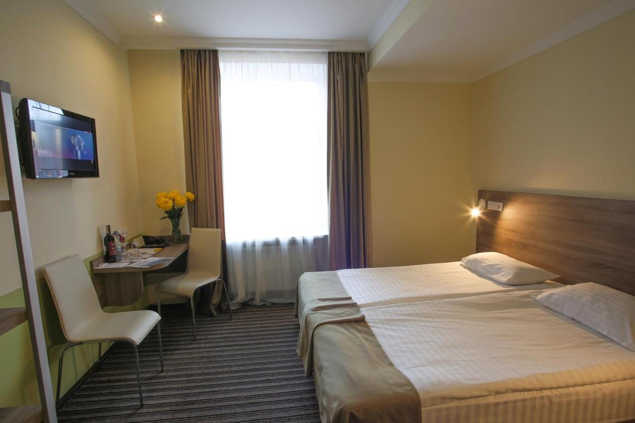 Optima Cherkasy Hotel Buitenkant foto