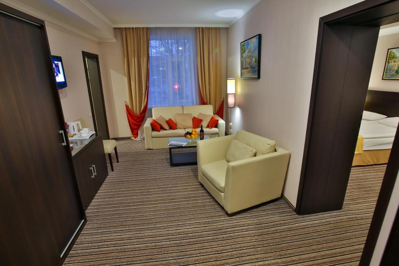 Optima Cherkasy Hotel Buitenkant foto
