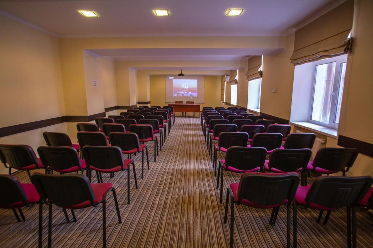 Optima Cherkasy Hotel Buitenkant foto