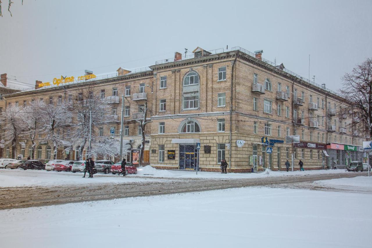 Optima Cherkasy Hotel Buitenkant foto